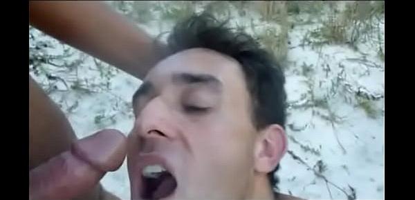  gatoesacana.blogspot.com - Cuming  inside his mouth on the beach